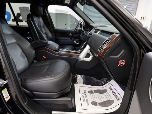 Used 2019 Land Rover Range Rover Supercharged AWD/4WD image 17
