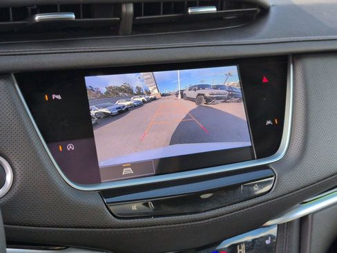 Used 2025 Cadillac XT6 Luxury image 14