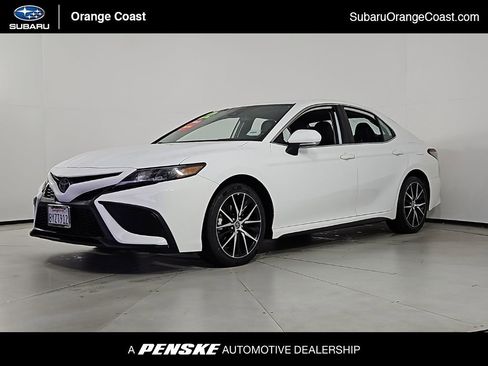 Used 2022 Toyota Camry SE image 1