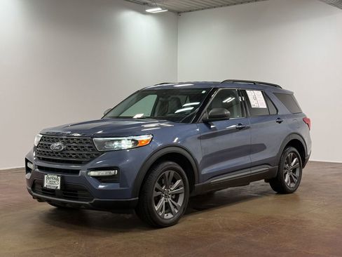 Used 2021 Ford Explorer XLT w/ Equipment Group 202A AWD/4WD image 28
