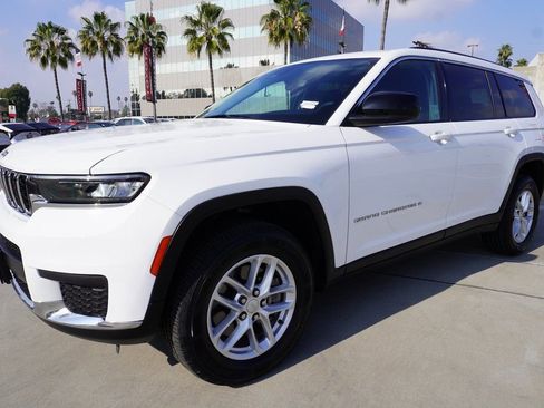 Used 2023 Jeep Grand Cherokee L Laredo image 4