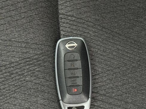 Used 2025 Nissan Rogue SV FWD image 27