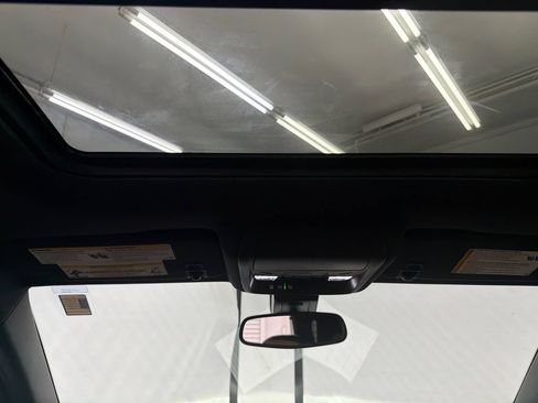 Used 2020 Chevrolet Equinox Premier FWD image 23