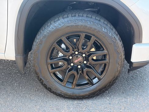 Used 2024 GMC Sierra 1500 Elevation w/ X31 Off-Road Package AWD/4WD image 9