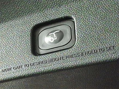 Used 2017 Ford Explorer XLT w/ Equipment Group 202A image 31