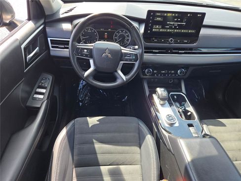 Used 2025 Mitsubishi Outlander SE AWD/4WD image 22