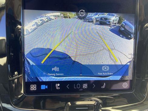 Certified 2023 Volvo XC60 B5 Ultimate w/ Protection Package Premier image 27