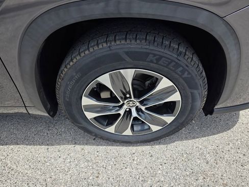 Used 2021 Toyota Highlander XLE FWD image 20