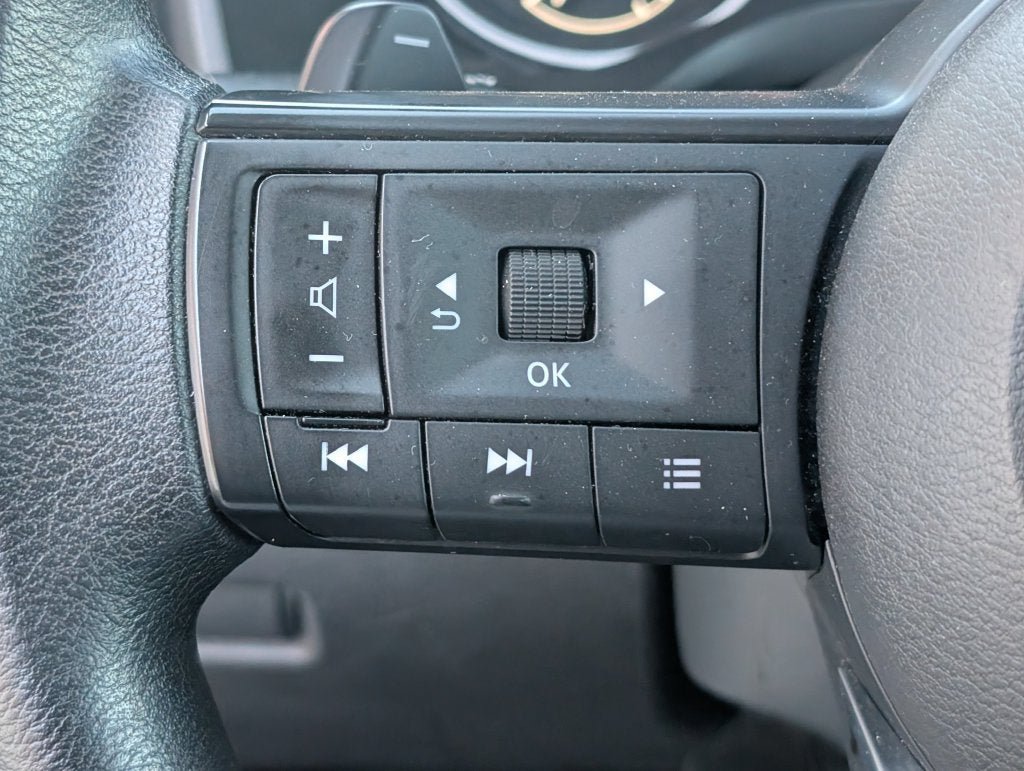 Used 2024 Nissan Rogue S AWD/4WD image 15