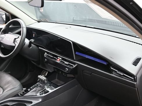Used 2023 Kia Niro SX Touring FWD image 36