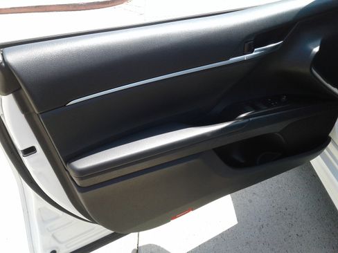 Used 2021 Toyota Camry SE FWD image 15