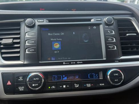 Used 2017 Toyota Highlander Plus AWD/4WD image 19
