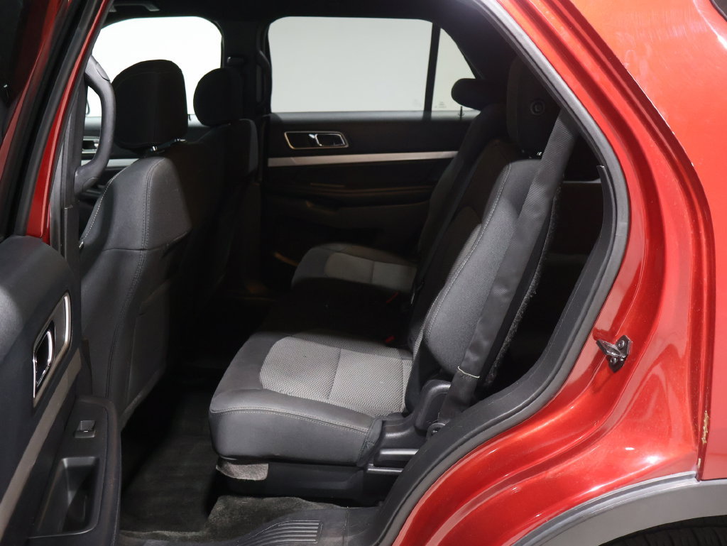 Used 2016 Ford Explorer XLT w/ Equipment Group 201A AWD/4WD image 18