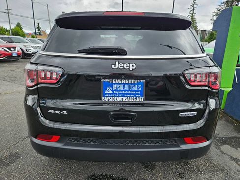 Used 2018 Jeep Compass Latitude AWD/4WD image 4