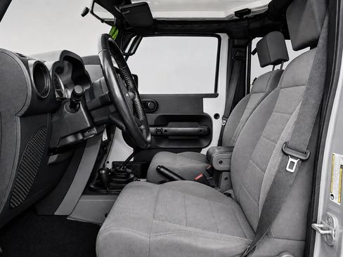 Used 2007 Jeep Wrangler Unlimited Sahara w/ Dual Top Group AWD/4WD image 10