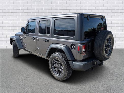 Used 2024 Jeep Wrangler Sport S image 3