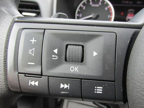 Used 2023 Nissan Rogue S AWD/4WD image 15