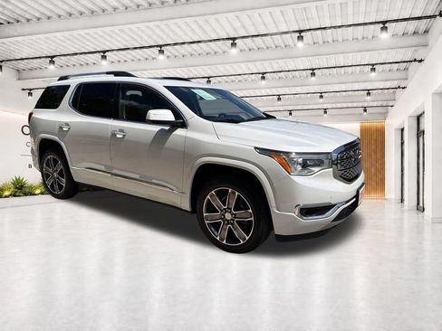 Used 2019 GMC Acadia Denali w/ Technology Package FWD image 1