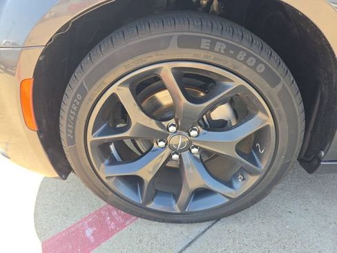Used 2023 Chrysler 300 S RWD image 29