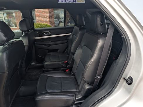 Used 2017 Ford Explorer XLT w/ Equipment Group 202A image 17