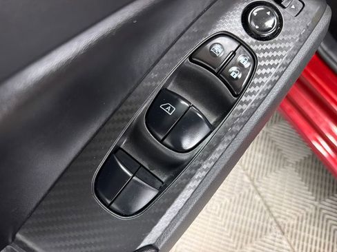 Used 2024 Nissan Altima 2.5 SV FWD image 17