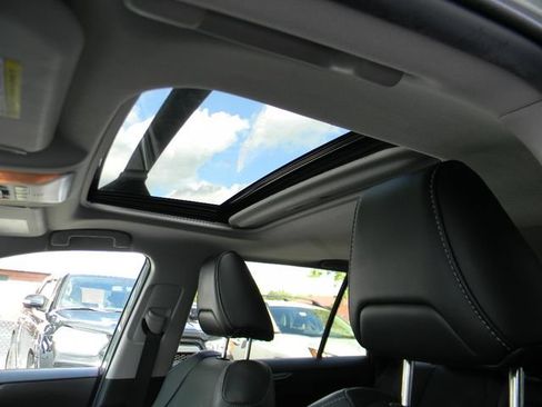 Used 2021 Toyota RAV4 XLE Premium AWD/4WD image 18