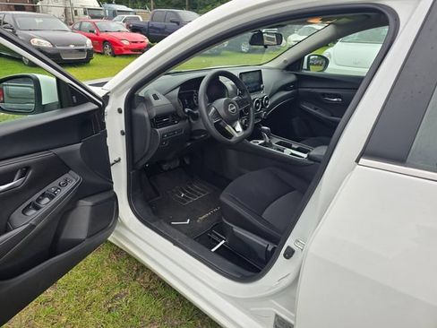 Used 2024 Nissan Sentra SV FWD image 14