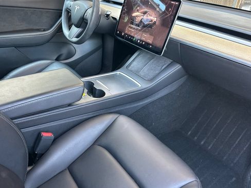 Used 2022 Tesla Model Y Performance AWD/4WD image 14
