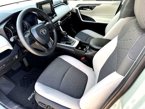 Used 2021 Toyota RAV4 XLE w/ Convenience Package FWD image 8