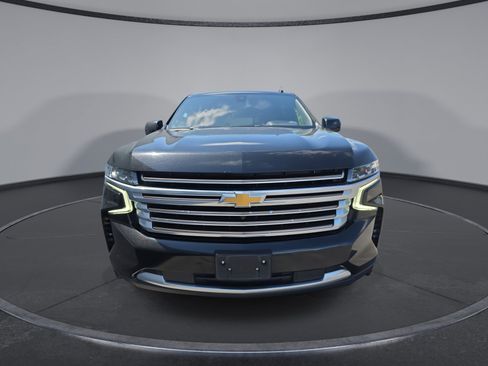 Used 2021 Chevrolet Suburban High Country w/ Premium Package AWD/4WD image 16