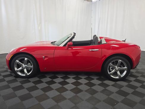 Used 2009 Pontiac Solstice GXP w/ Club Sport Package image 2