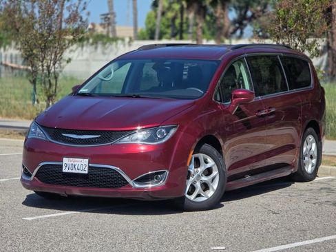 Used 2018 Chrysler Pacifica Touring Plus w/ Tire & Wheel Group image 14