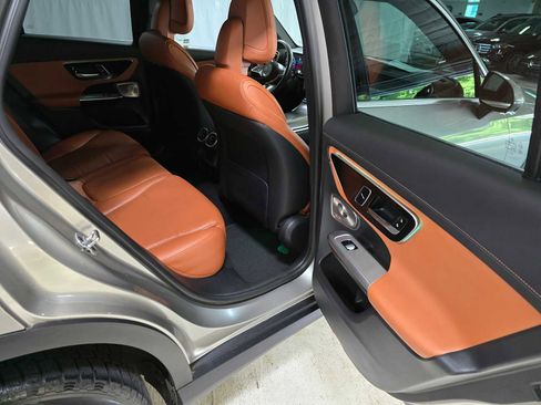 Used 2024 Mercedes-Benz GLC 300 4MATIC image 13