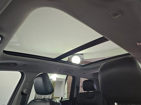 Used 2022 Jeep Grand Cherokee Limited image 26