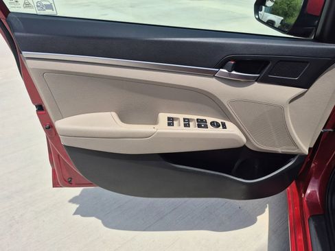 Used 2019 Hyundai Elantra SE w/ Cargo Package FWD image 10