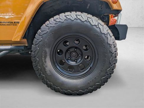 Used 2014 Jeep Wrangler Unlimited Sahara w/ Connectivity Group AWD/4WD image 21