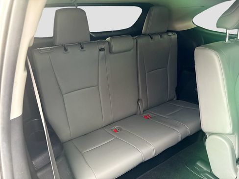 Used 2020 Toyota Highlander XLE FWD image 23