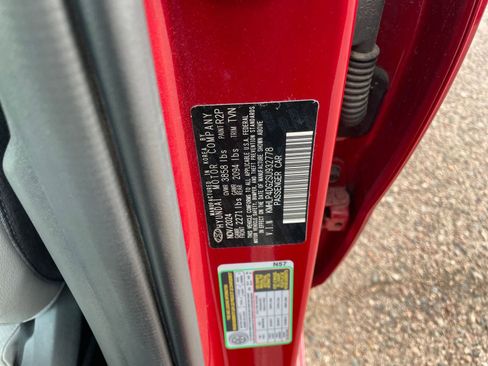 Used 2025 Hyundai Elantra Limited image 29