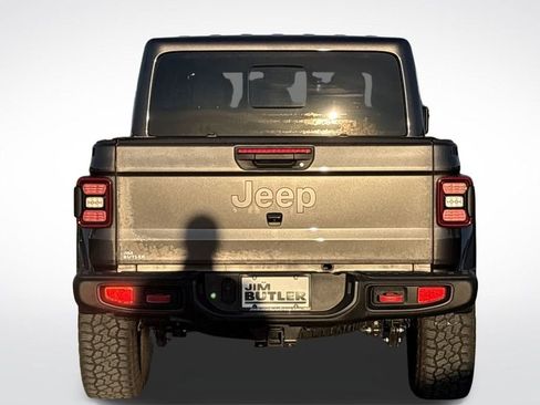 Used 2025 Jeep Gladiator Rubicon w/ Convenience Group AWD/4WD image 6