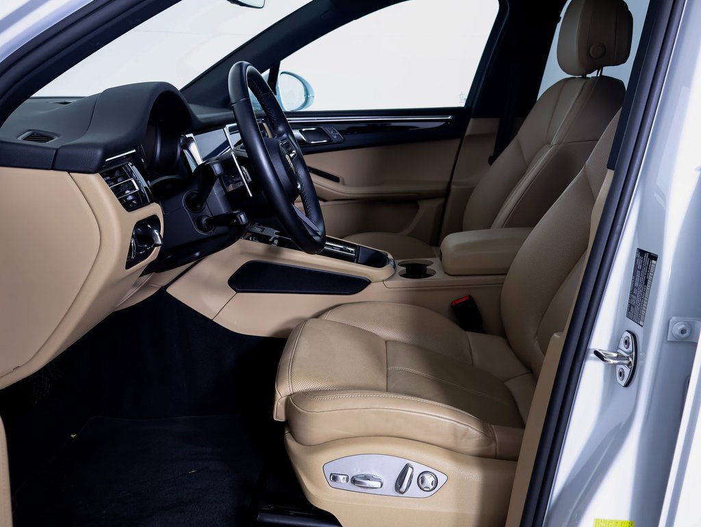 Used 2025 Porsche Macan AWD/4WD image 5