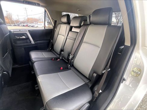 Used 2022 Toyota 4Runner SR5 Premium image 31