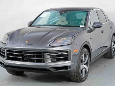 Used 2024 Porsche Cayenne w/ Technology Package image 53