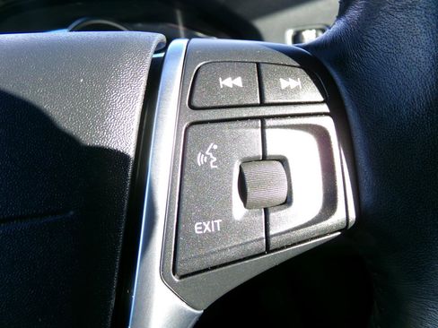 Used 2018 Volvo V60 T5 Cross Country w/ Convenience Package image 17