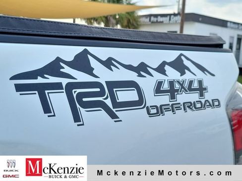 Used 2021 Toyota Tacoma TRD Off-Road w/ TRD Premium Off Road Package AWD/4WD image 28