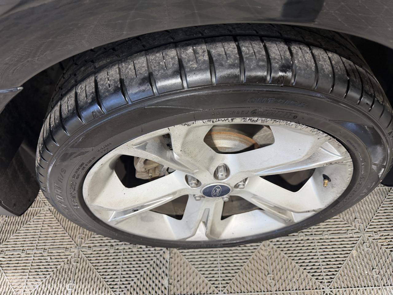 Used 2012 Ford Taurus SHO AWD/4WD image 16