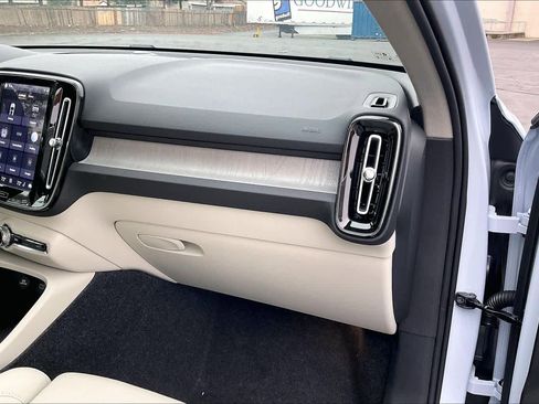 New 2026 Volvo XC40 B5 Plus w/ Protection Package Premier image 28