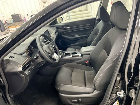 Used 2024 Nissan Altima 2.5 SV image 19