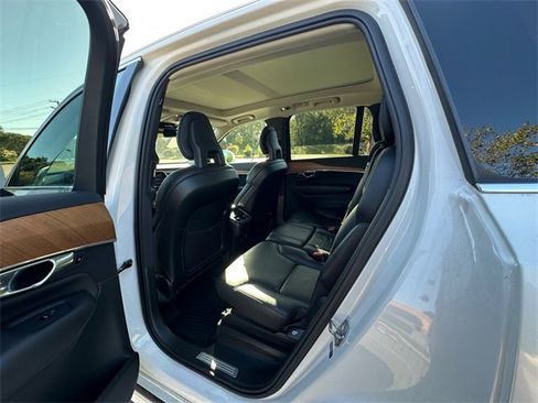 Used 2021 Volvo XC90 T6 Momentum w/ Climate Package image 19