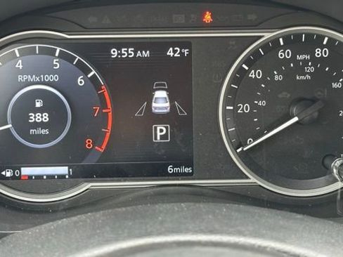 New 2025 Nissan Versa SR w/ Trunk Package image 28