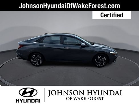 Used 2025 Hyundai Elantra Limited FWD image 9